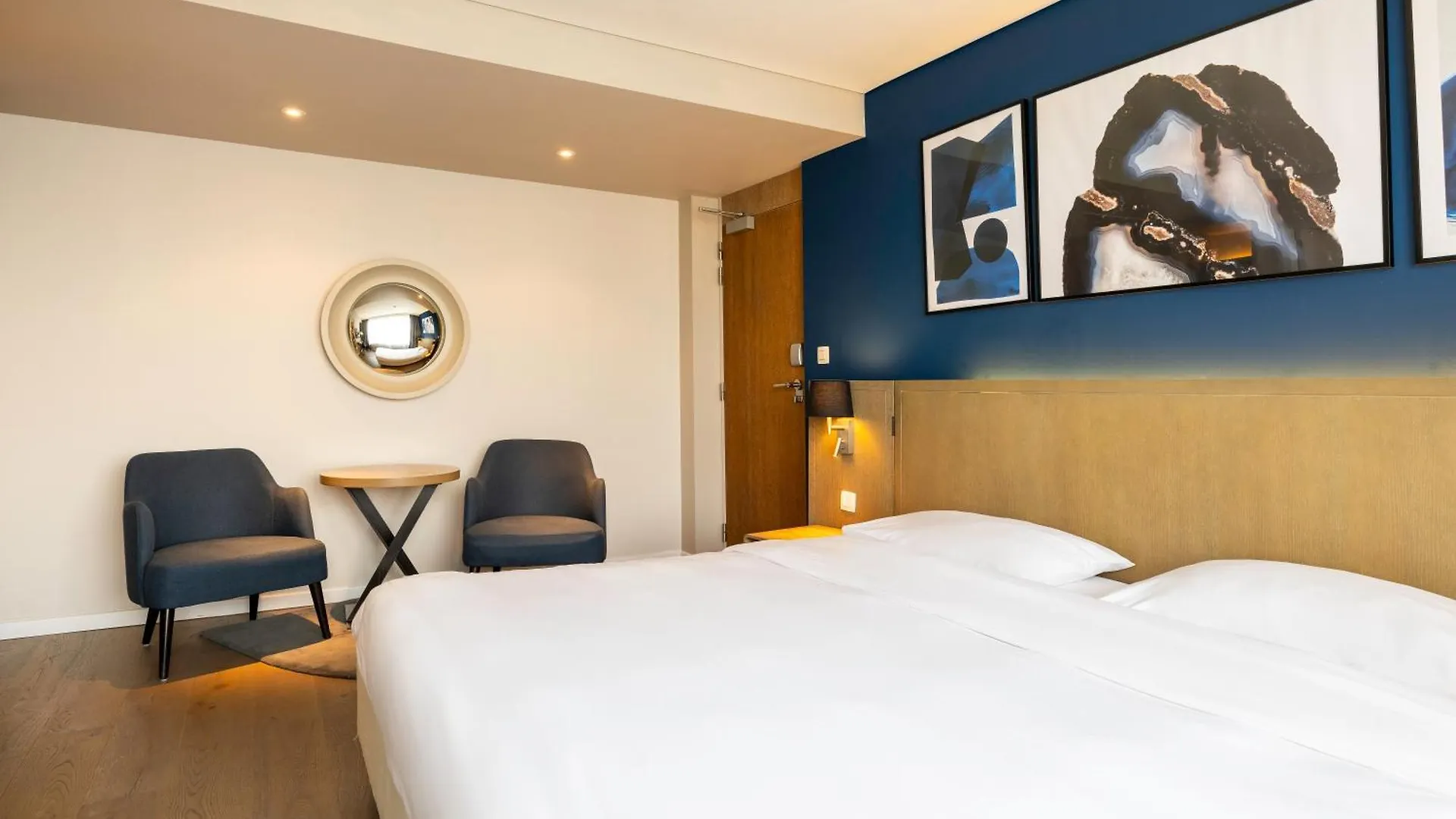 Park Inn By Radisson Antwerp City Centre 3*,